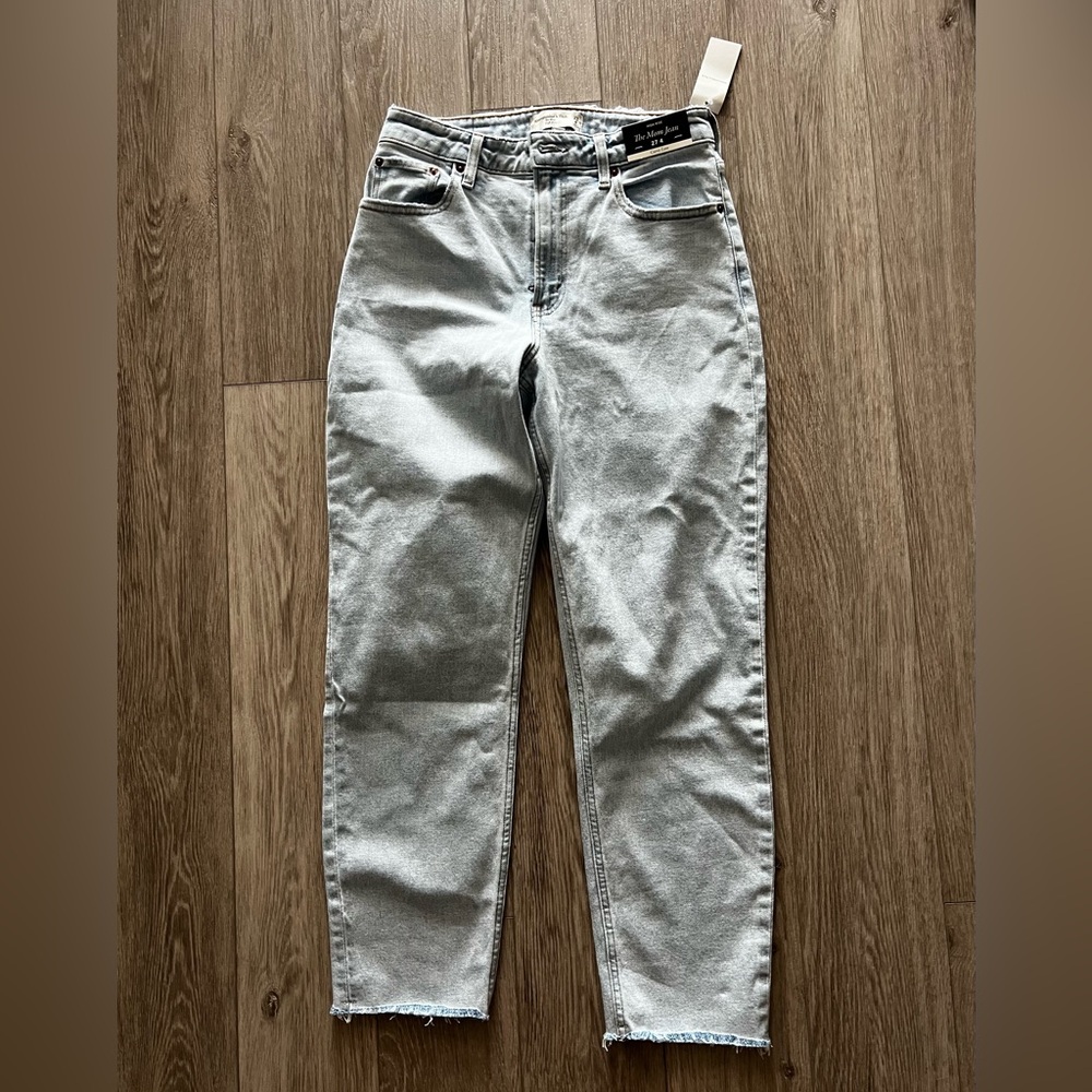 Abercrombie & Fitch Light blue Curve Love High Rise Mom Jean